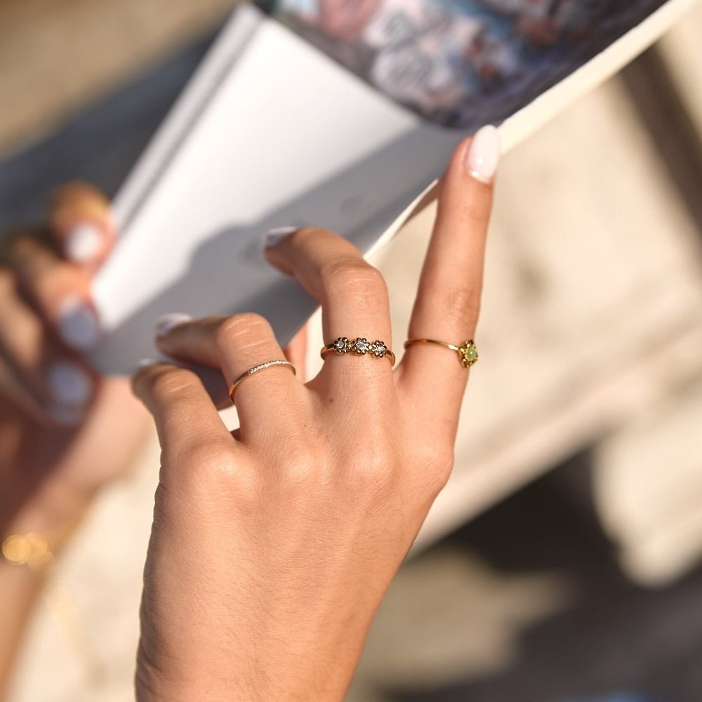 Golden Daisy Infinity Ring